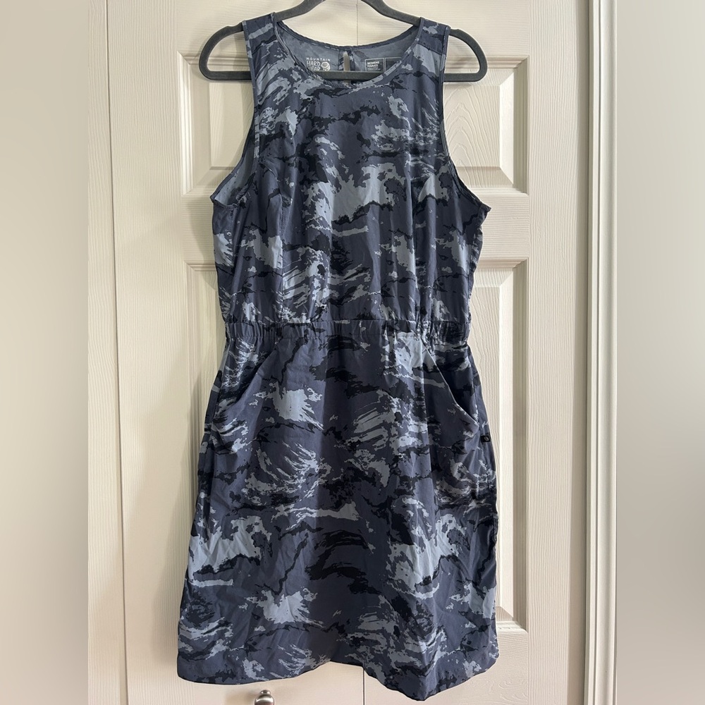 Mountain Hardwear Dress Women’s Size L Gray Camo Dynama Tank Keyhole Lightweight